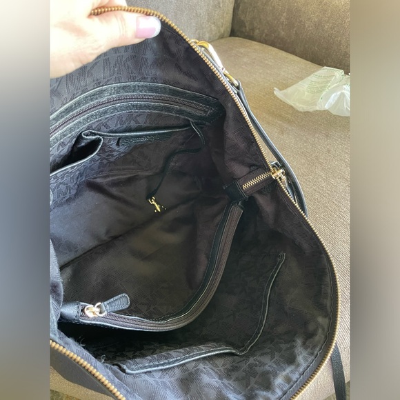 Michael Kors Riley large black pebbled leather crossbody handbag satchel! - Picture 15 of 16